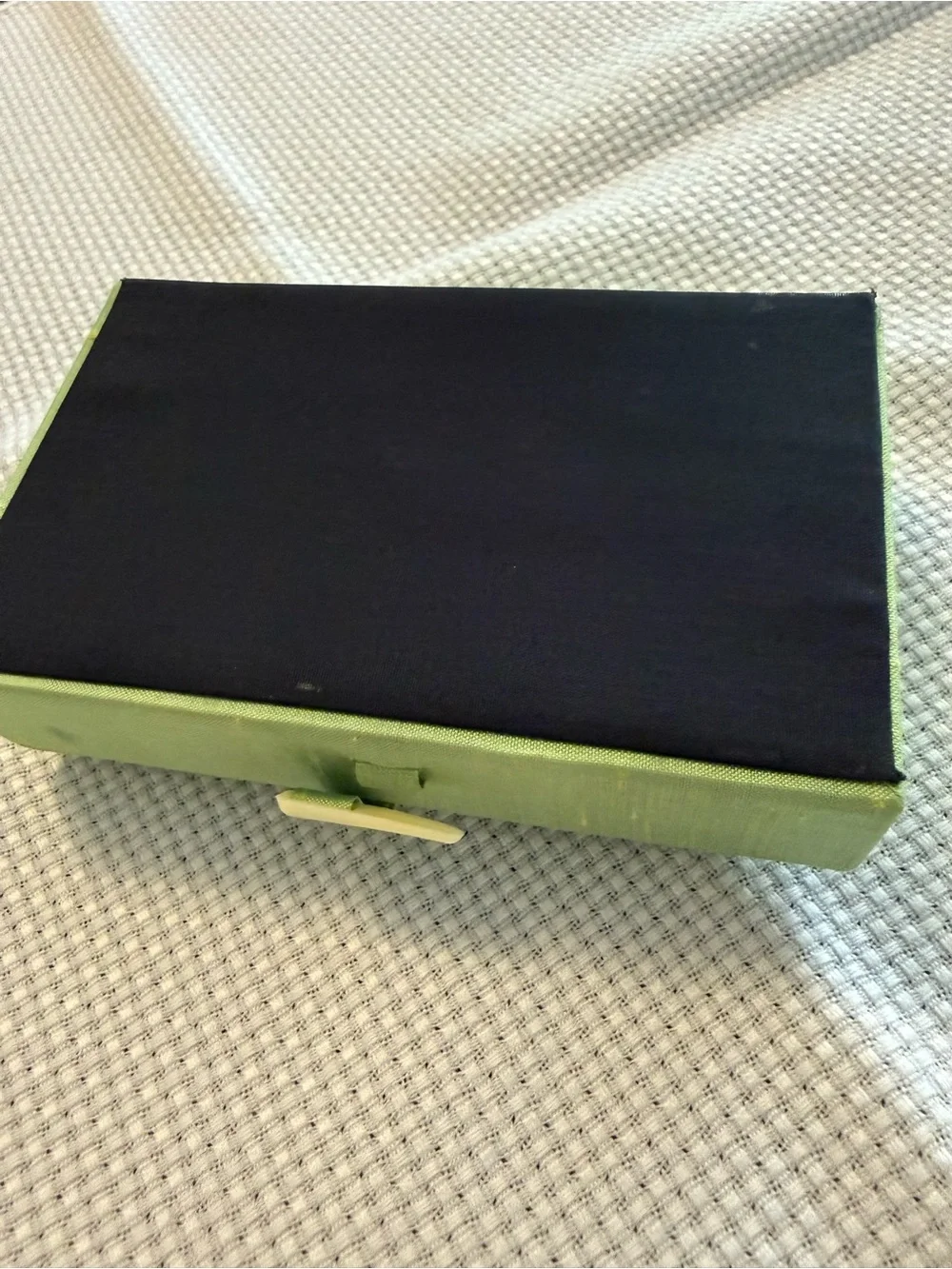 Mother-of-pearl carved toothpicks in velvet case